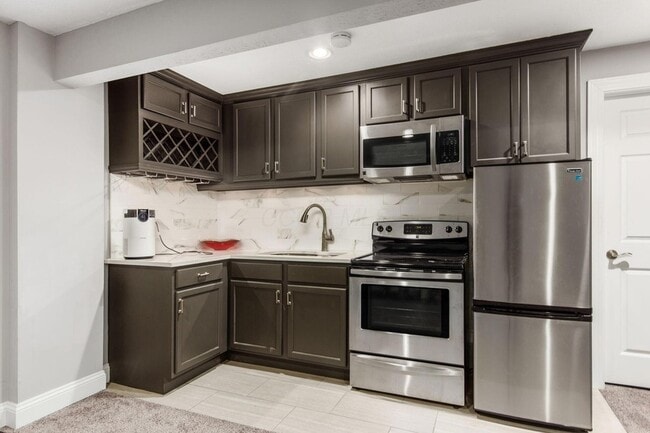 Building Photo - 6930 Avery Rd