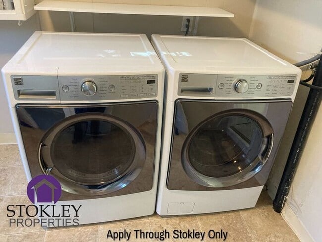 Building Photo - 2438 Upland Dr