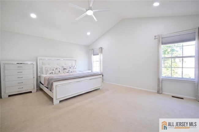 Building Photo - 67 Glen Oaks Ct