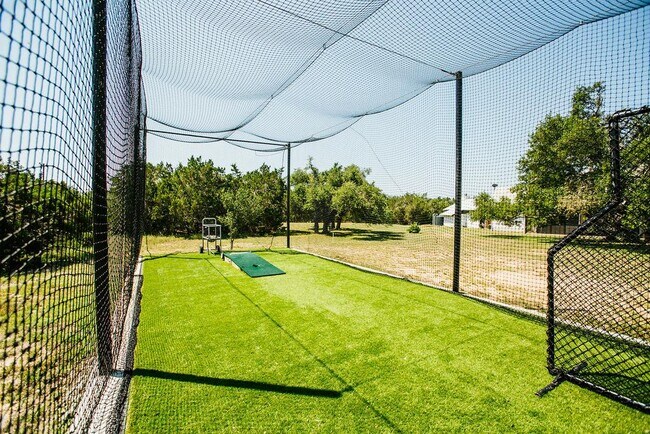 Building Photo - 2300 W Fitzhugh Rd