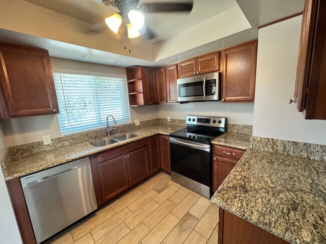 Building Photo - Spacious 2-Bedroom, 2-Bath Apartment for R...
