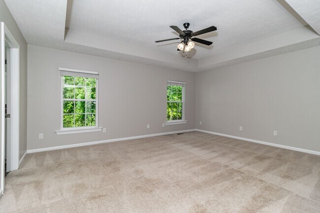 Building Photo - Large 3 bedroom (plus bonus), 2 1/2 bath home in Canterbury Farms!