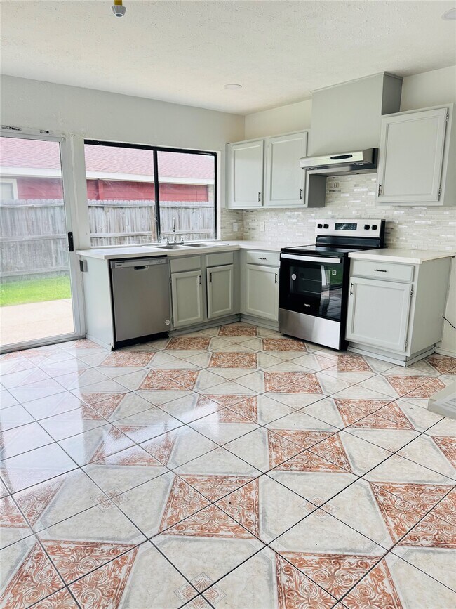 Building Photo - 14010 Meyersville Dr