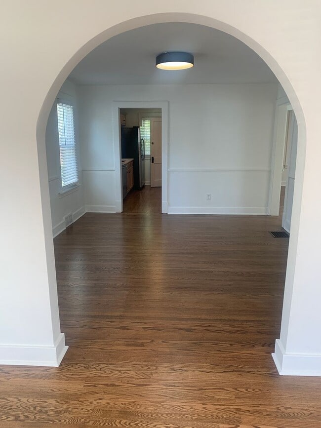 Building Photo - GREAT LOCATION!  Charming Crescent Hill Home - 2 bedroom/1 bathroom single family home