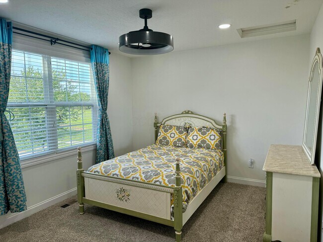 Building Photo - 329 Dovetail Dr