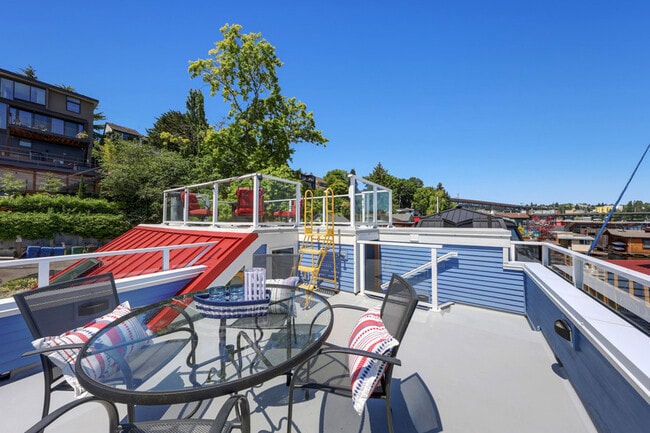 Building Photo - 3110 Portage Bay Pl E
