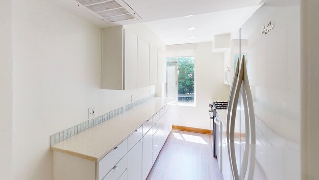 Building Photo - 1300 Queens Rd