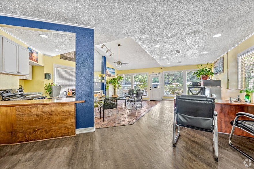 Leasing Office - Towne Center Apartments