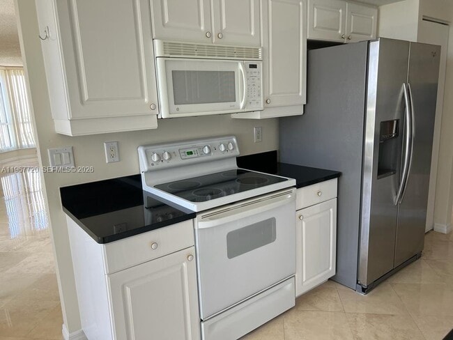 Building Photo - 21055 Yacht Club Dr