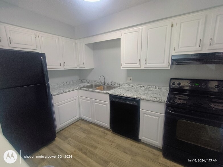 Kitchen cabinets - 5190 Emil Ave SW