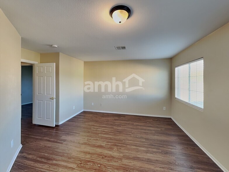 Building Photo - 3469 Chelsea Grove St