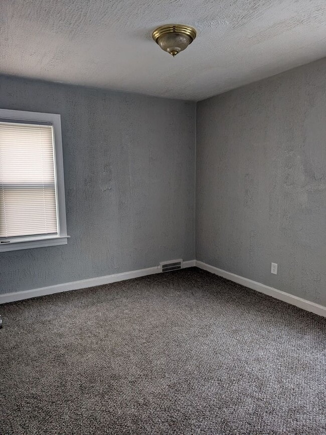 Building Photo - 11285 Christy- 3 BEDS & 1.5 BATH FOR RENT!