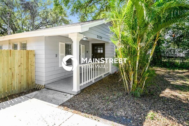 Building Photo - 3 Bedroom Pet-Friendly Home in Tampa, FL with Main Street Renewal