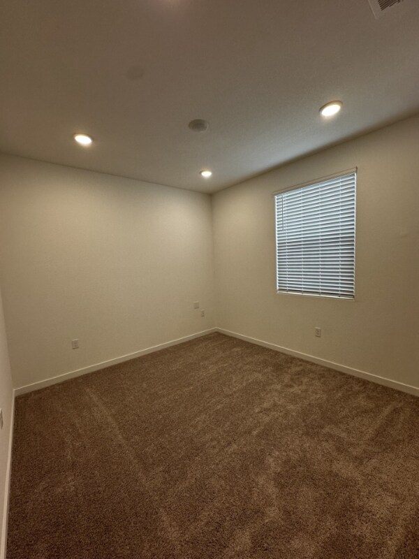 Building Photo - 1724 Eiffel St