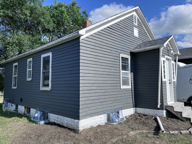 Building Photo - 639 S Main Ave