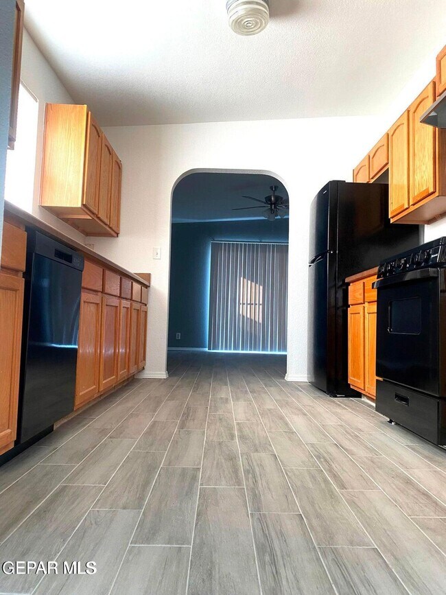 Building Photo - 421 Valle del Mar Dr