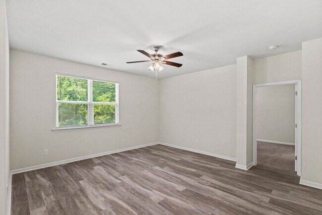 Building Photo - Holly Ridge Ranch Home available now!