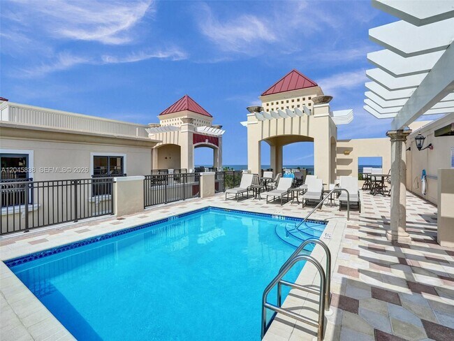 Building Photo - 2509 N Ocean Blvd