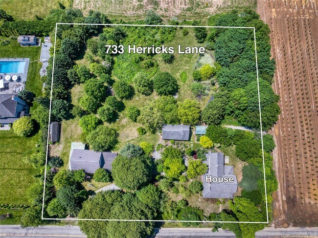 Building Photo - 733 Herricks Ln