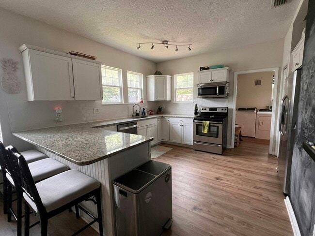 Building Photo - 4661 Astral St