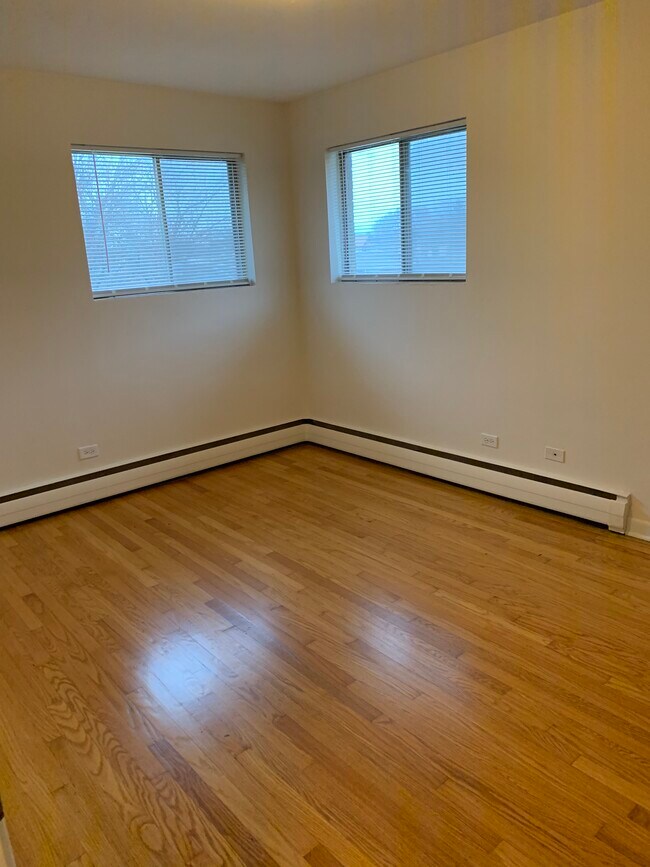 6770 N Sauganash Ave 6770 N Sauganash Ave Chicago IL 60646