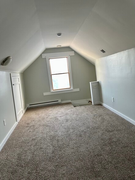 Building Photo - 39 N Spring St