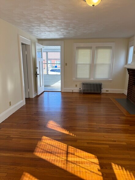 Building Photo - 86 Jenness St