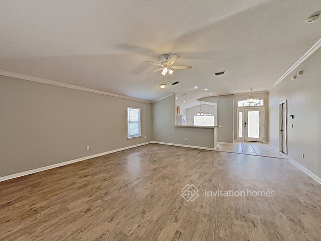 Building Photo - 1800 Ferncreek Dr