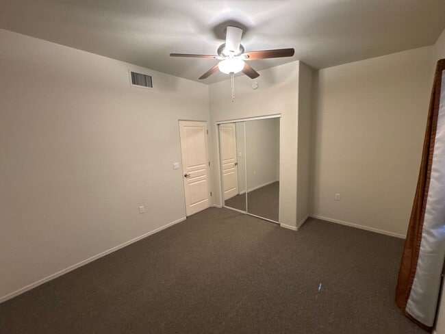 Building Photo - 9731 E Kleindale Rd