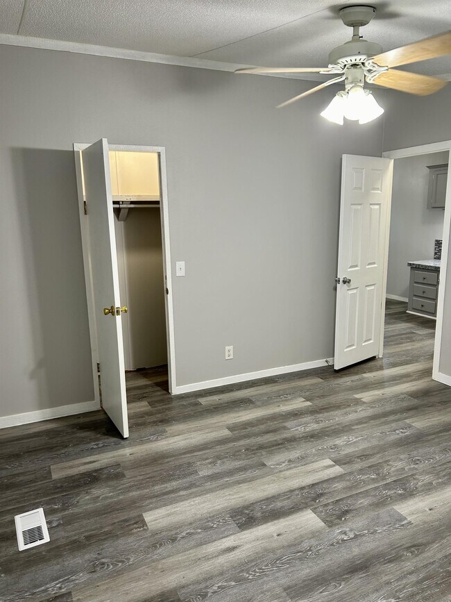 Building Photo - 508 Walnut Way