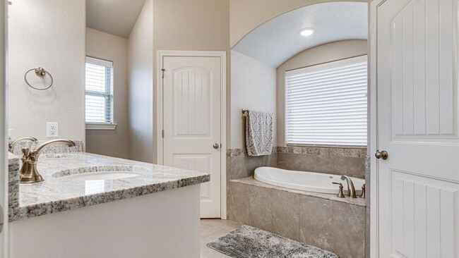 Building Photo - 3308 White Horse Dr