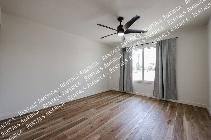 Building Photo - 1430 E Bell De Mar Dr