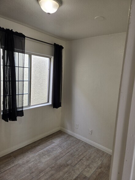 Building Photo - 18 E 56th St