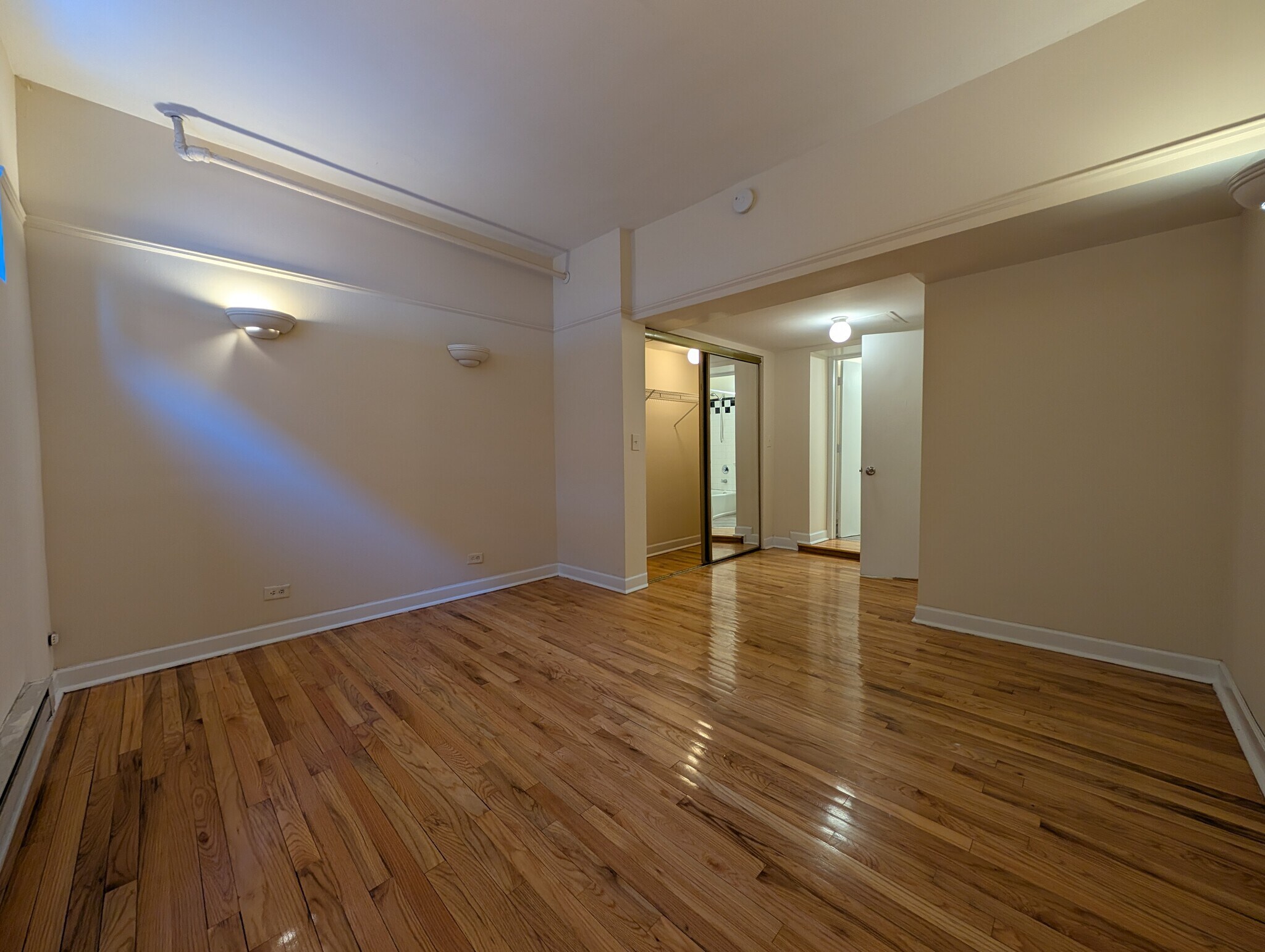 Building Photo - 957 W Cornelia Ave