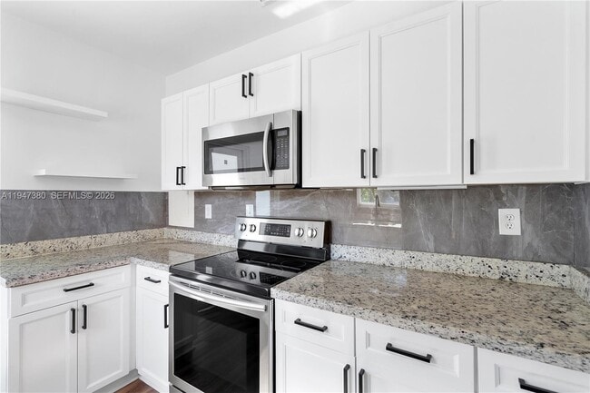 Building Photo - 2350 SW 26th St