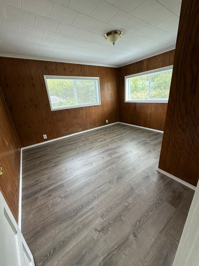 Building Photo - Quiet 2 Bedroom, 1 Bath Home - APPLICATION...