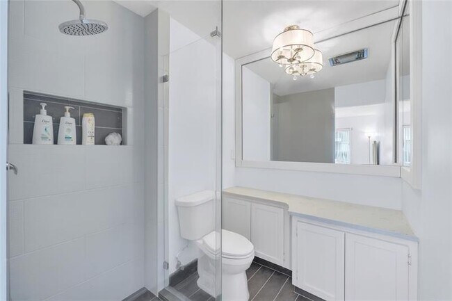 Building Photo - 1198 Hillsboro Mile