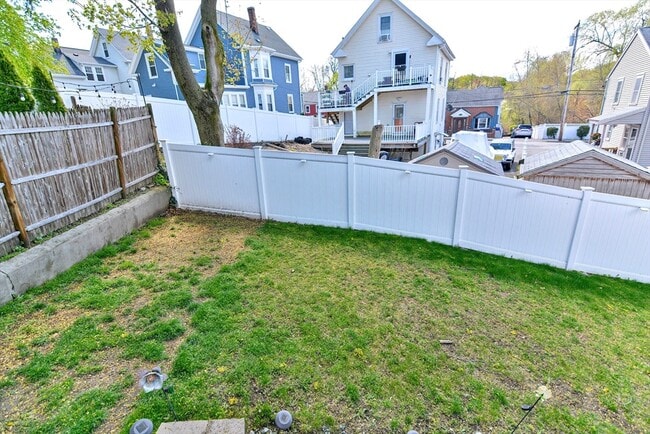 Building Photo - 28 Richardson St