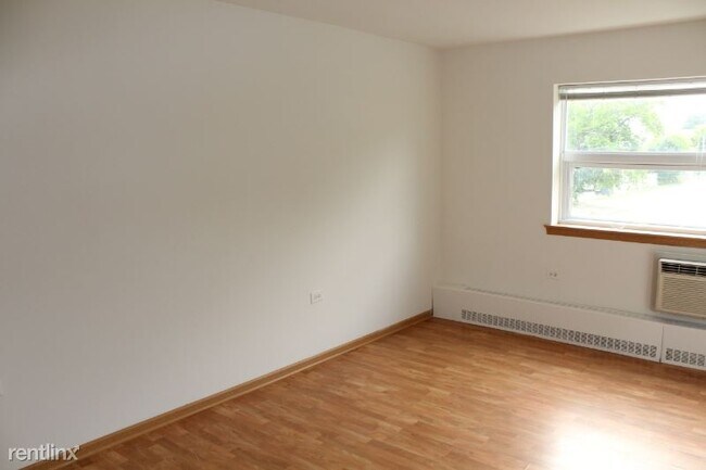 Building Photo - 1 br, 1 bath Apartment - 830 Edgebrook Dr.