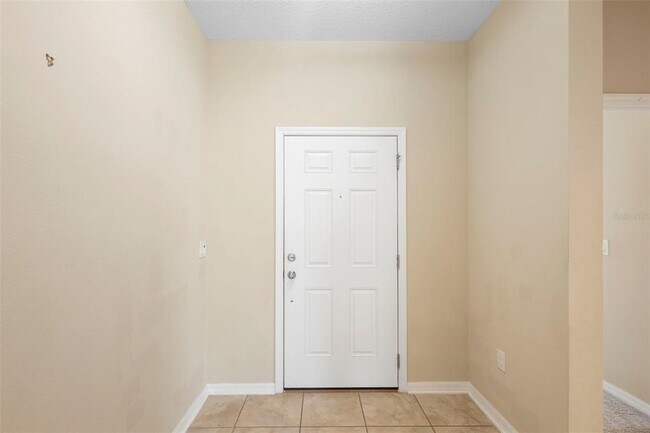 Building Photo - 215 Lakeshore Dr