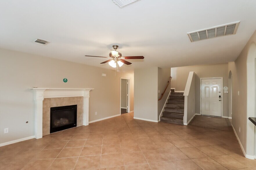 Building Photo - 2427 Ranch Hollow Ct