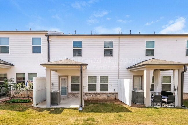 Building Photo - 3665 Shore Wood Ave