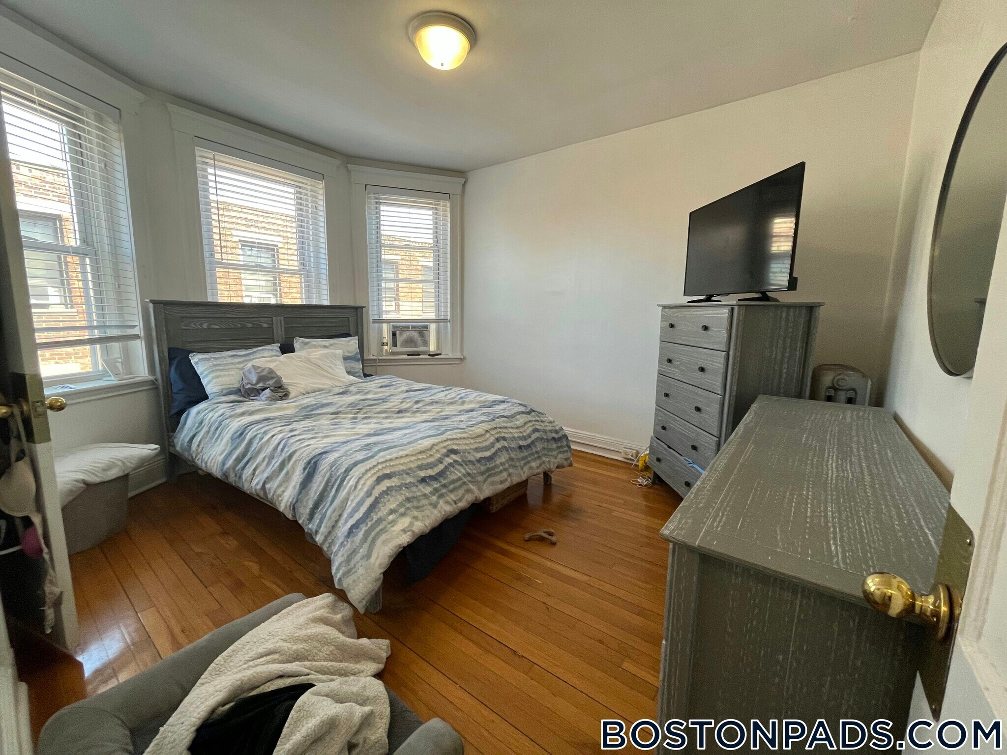 Building Photo - 121 Park Dr