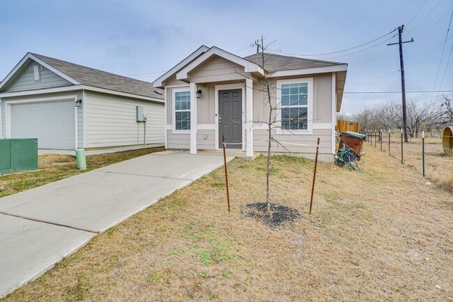 Building Photo - Charming 3BR House in San Antonio