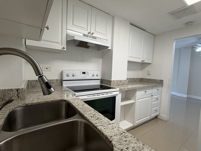 Building Photo - 2800 N Flagler Dr