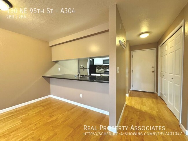 Building Photo - 2 BR/2 Bath Condo Maple Leaf Neighborhood-...