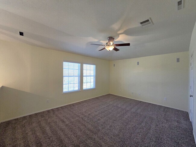 Building Photo - 2405 S Clear Creek Rd