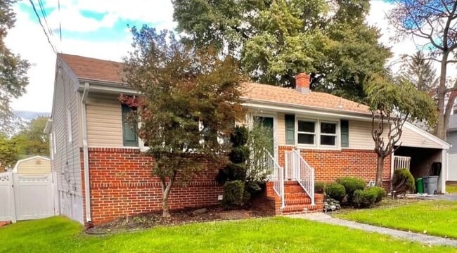 Building Photo - 837 Prospect Ave
