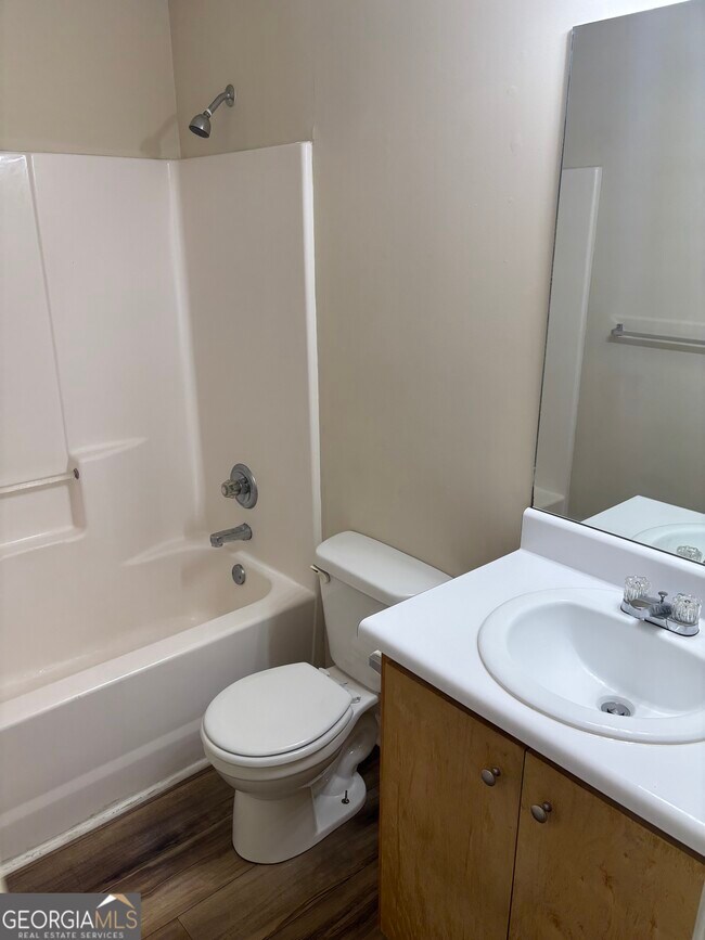 Building Photo - 97 Lily Dr