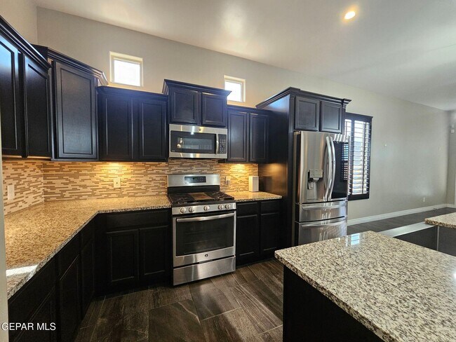 Building Photo - 545 Oilfield Dr